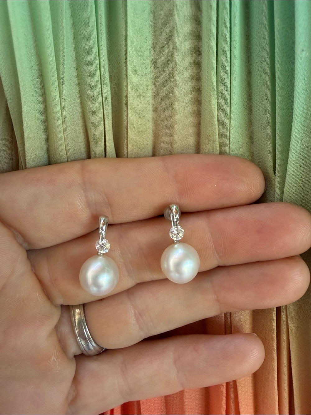 Tara Pearls 18kt gold dancing diamond earrings - Picture 3 of 11